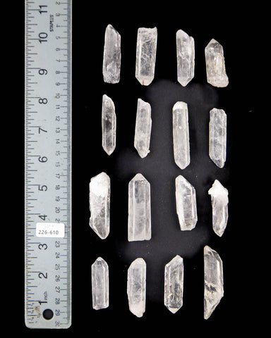 Extra Small Clear Quartz points - 16 pcs (#226610)