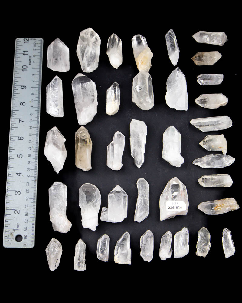Extra Small Clear Quartz points - 39 pcs (#226614)