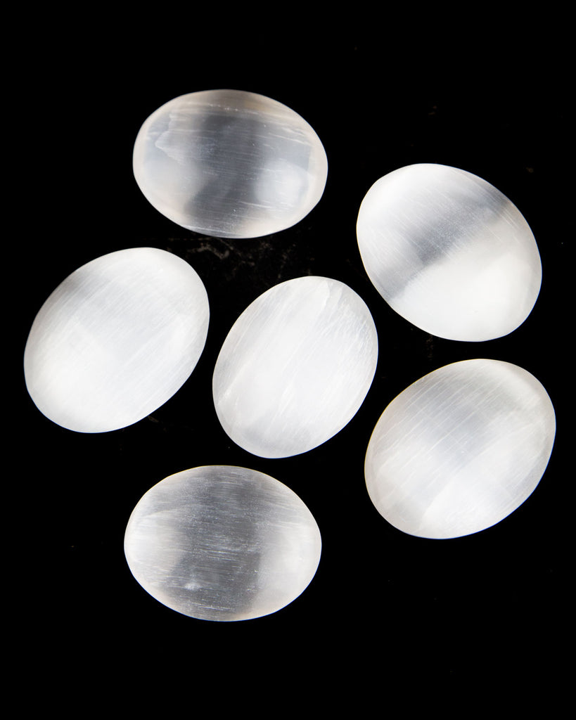 Selenite Palmstone (60mm)